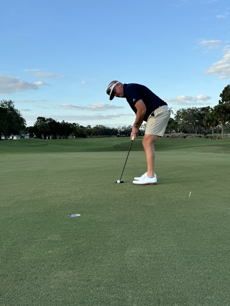 Thomas Nessler putting on a golf green